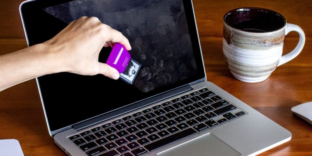 how to clean laptop screen