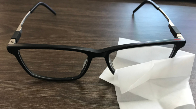 cleaning with disposable glasses wipes