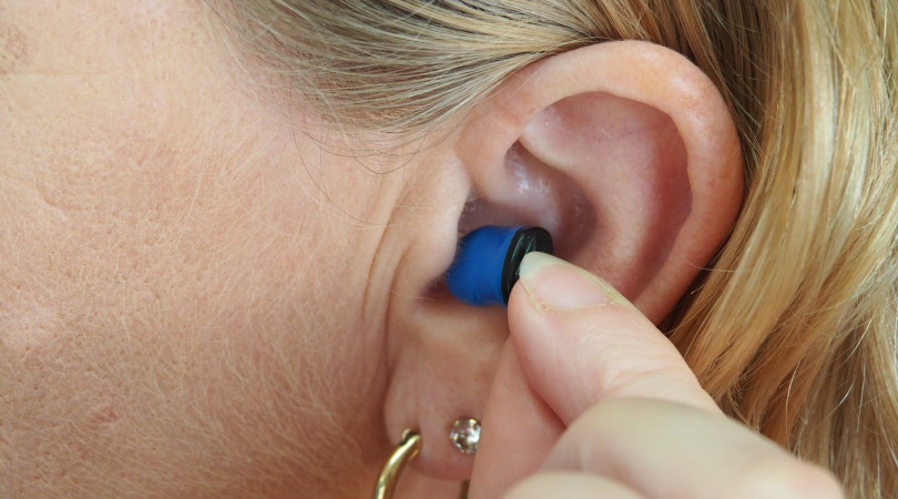 Noise-Reduction-With-Earplugs