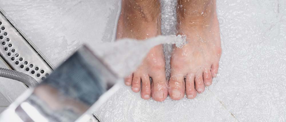 wash feet