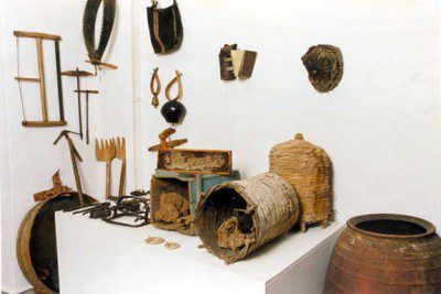 Ancient-Beekeeping-Tools