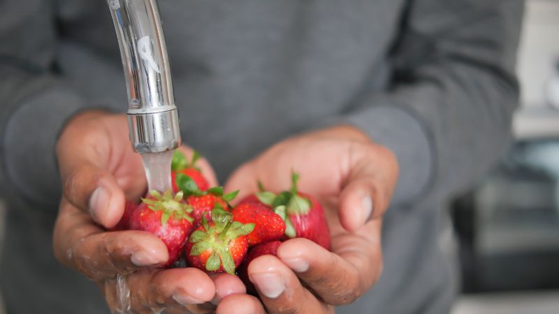 other ways of cleaning strawberries