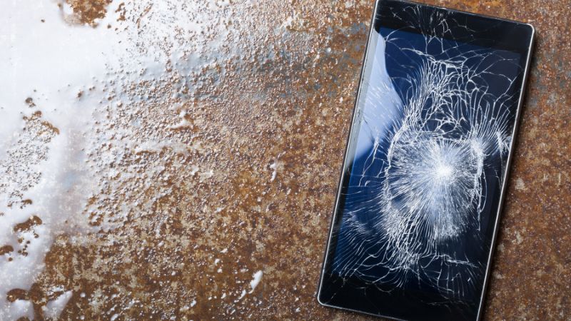 phone demaged from water and drop