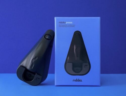RiddiaPress Review: The Smart Cordless Iron Every Grown-Up Wardrobe Needs