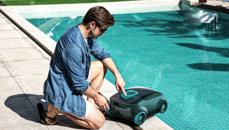 The Scuba X1 clear pool